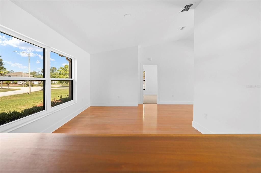 Activo con contrato: $435,000 (3 camas, 2 baños, 2027 Pies cuadrados)