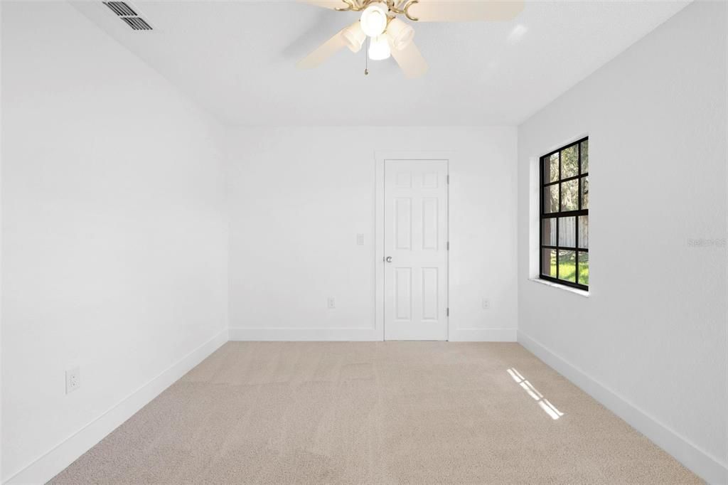 Activo con contrato: $435,000 (3 camas, 2 baños, 2027 Pies cuadrados)