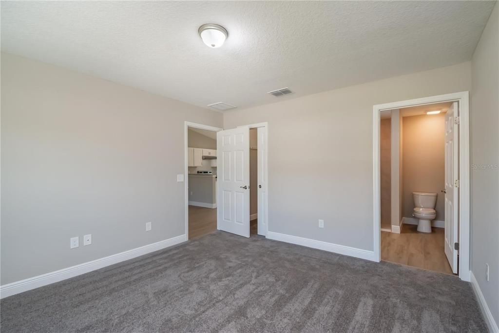 Activo con contrato: $212,900 (3 camas, 2 baños, 1170 Pies cuadrados)