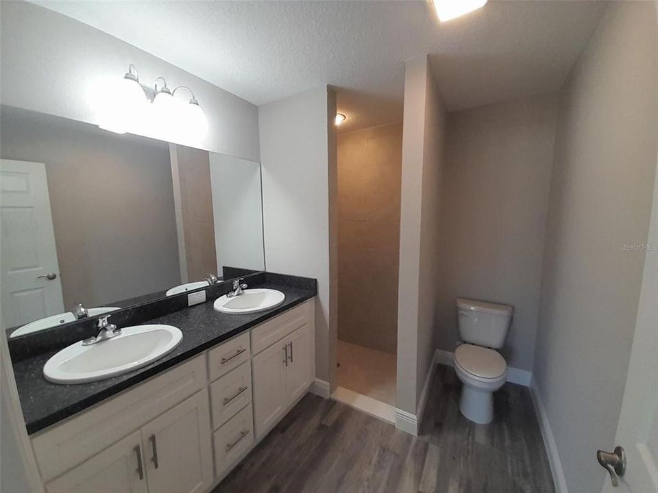 Activo con contrato: $212,900 (3 camas, 2 baños, 1170 Pies cuadrados)