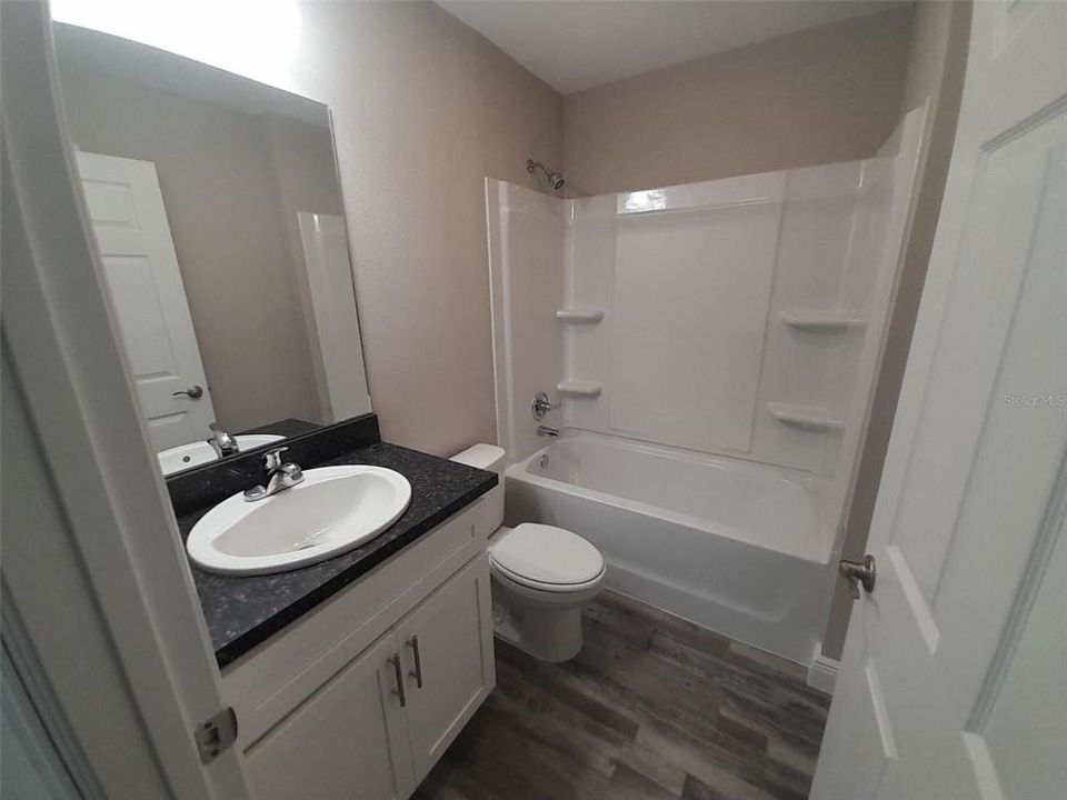 Activo con contrato: $212,900 (3 camas, 2 baños, 1170 Pies cuadrados)