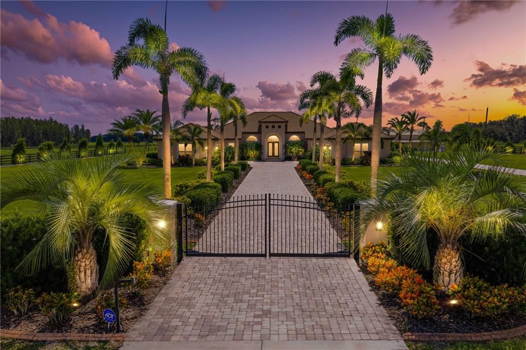 Recently Sold: $2,300,000 (7 beds, 6 baths, 6637 Square Feet)