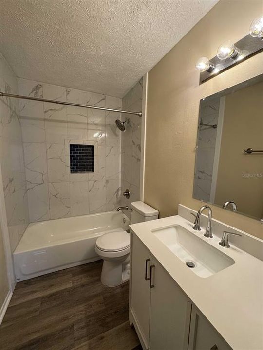 合同活跃: $269,000 (4 贝兹, 0 浴室, 1674 平方英尺)