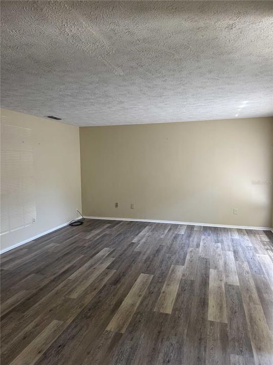 合同活跃: $269,000 (4 贝兹, 0 浴室, 1674 平方英尺)