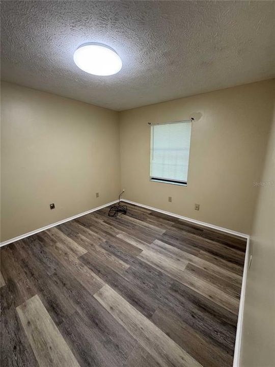 合同活跃: $269,000 (4 贝兹, 0 浴室, 1674 平方英尺)