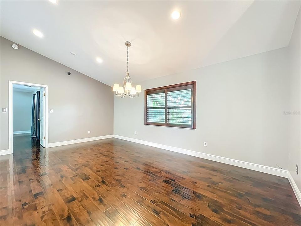 出租: $3,300 (4 贝兹, 2 浴室, 2026 平方英尺)