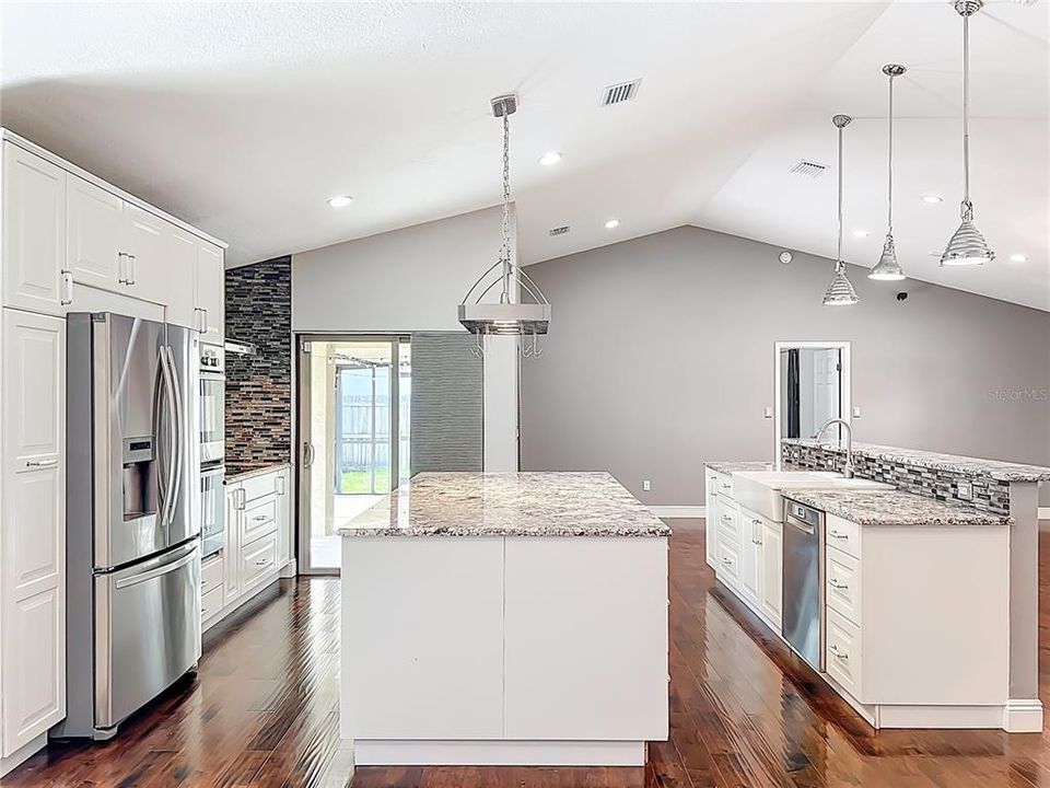 出租: $3,300 (4 贝兹, 2 浴室, 2026 平方英尺)