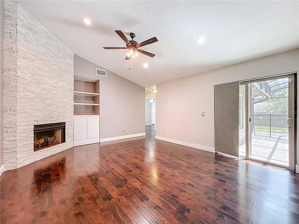 出租: $3,300 (4 贝兹, 2 浴室, 2026 平方英尺)