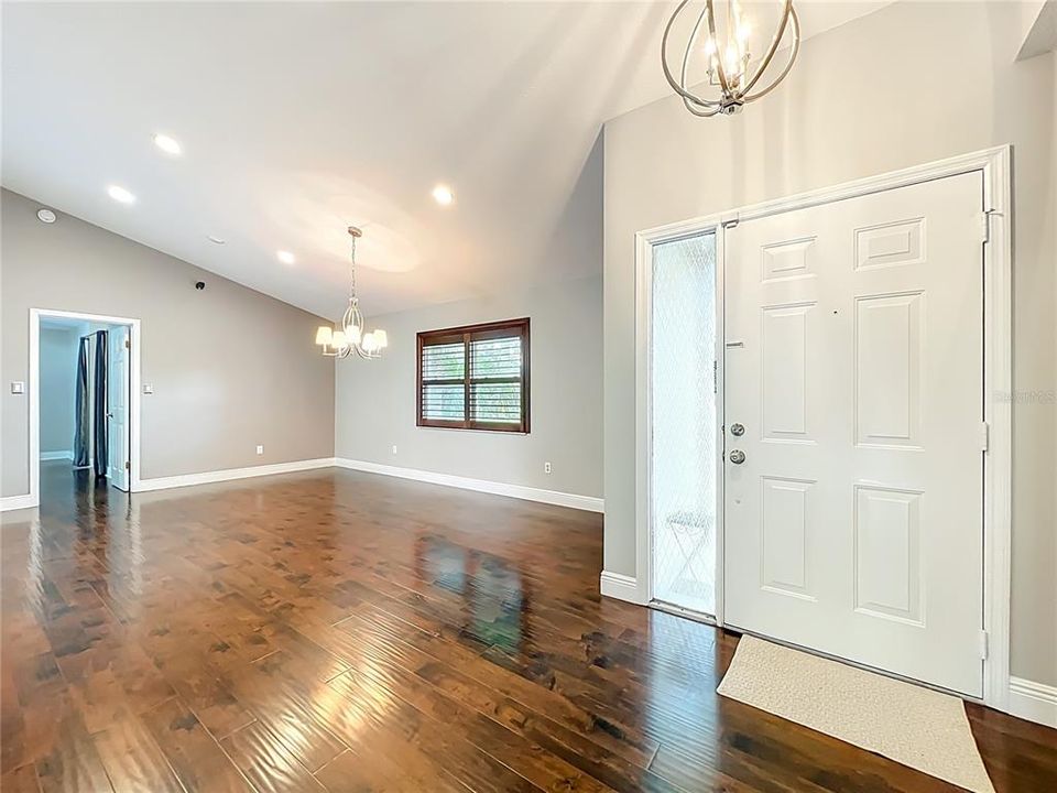 出租: $3,300 (4 贝兹, 2 浴室, 2026 平方英尺)