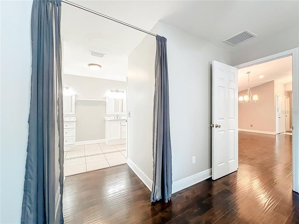 出租: $3,300 (4 贝兹, 2 浴室, 2026 平方英尺)