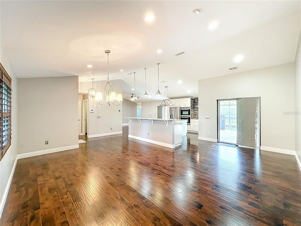 出租: $3,300 (4 贝兹, 2 浴室, 2026 平方英尺)