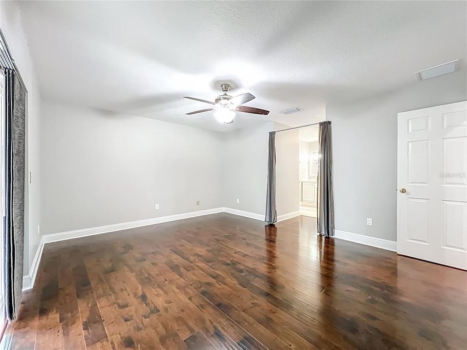 出租: $3,300 (4 贝兹, 2 浴室, 2026 平方英尺)