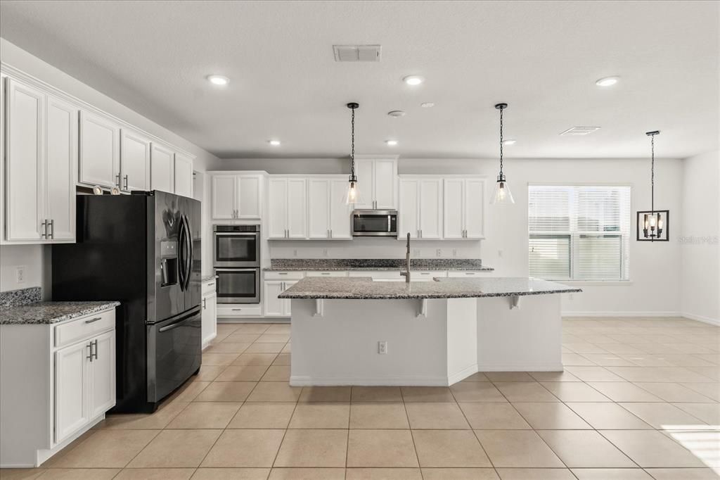 出租: $3,500 (4 贝兹, 3 浴室, 2593 平方英尺)