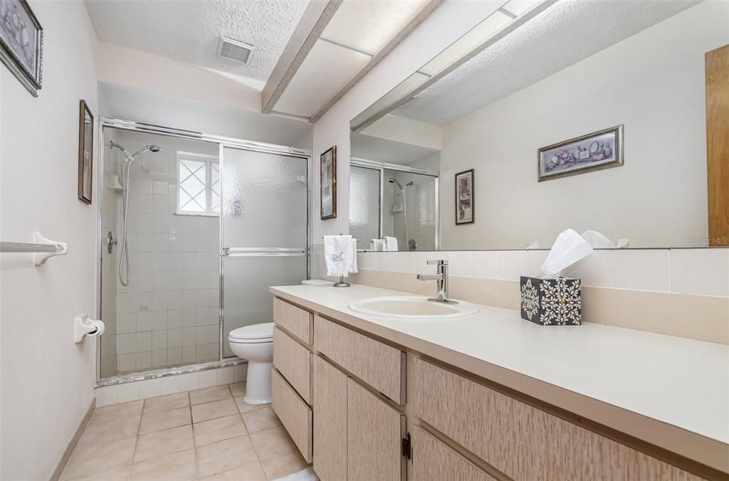 合同活跃: $585,000 (4 贝兹, 3 浴室, 2790 平方英尺)