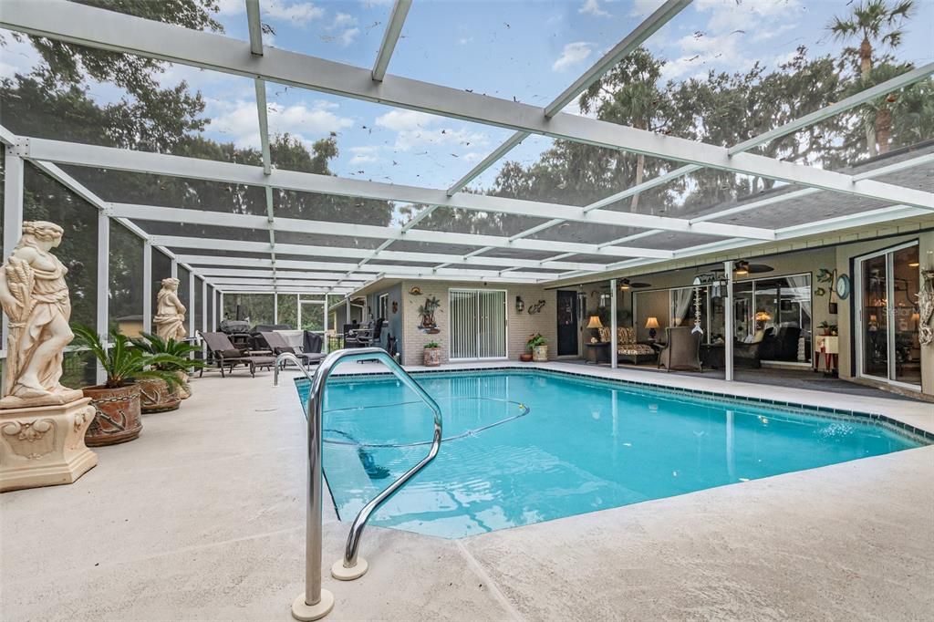 合同活跃: $585,000 (4 贝兹, 3 浴室, 2790 平方英尺)