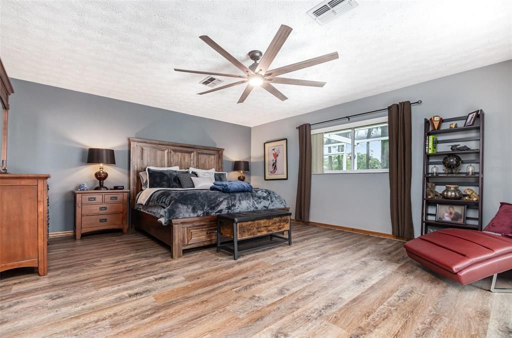 合同活跃: $585,000 (4 贝兹, 3 浴室, 2790 平方英尺)