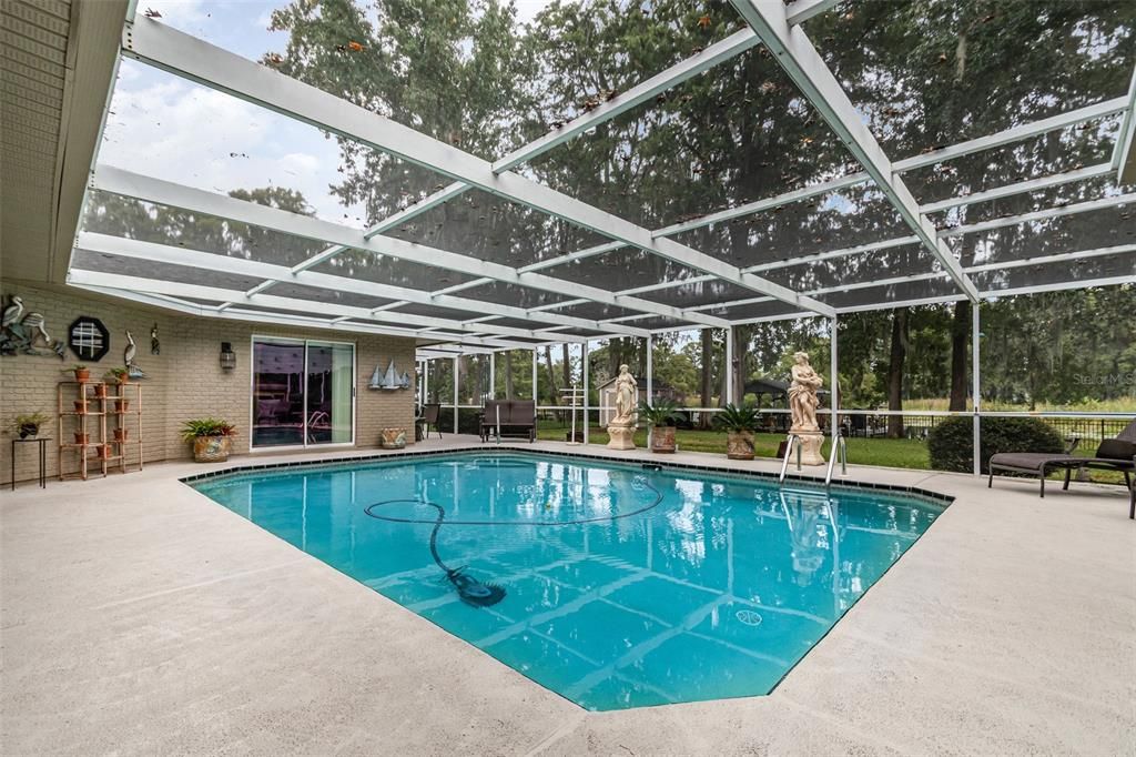 合同活跃: $585,000 (4 贝兹, 3 浴室, 2790 平方英尺)