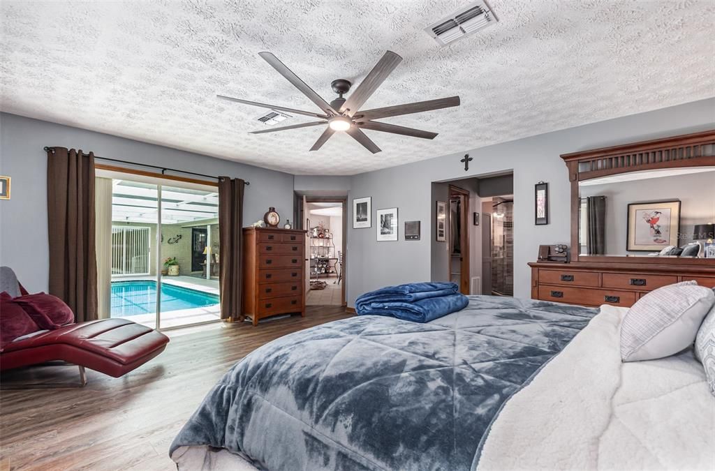 合同活跃: $585,000 (4 贝兹, 3 浴室, 2790 平方英尺)