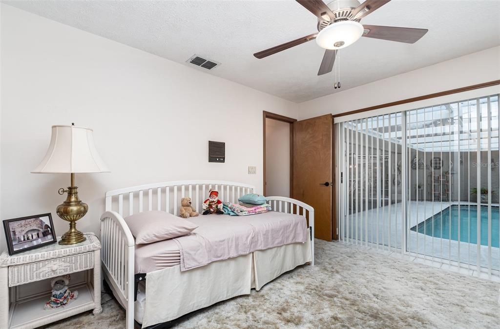 合同活跃: $585,000 (4 贝兹, 3 浴室, 2790 平方英尺)