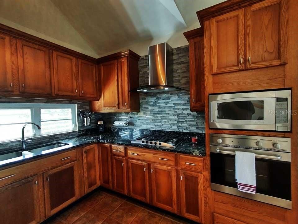 For Sale: $680,000 (3 beds, 3 baths, 2080 Square Feet)