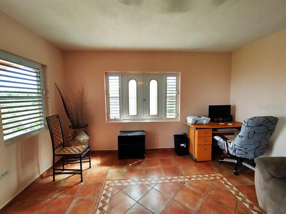 For Sale: $680,000 (3 beds, 3 baths, 2080 Square Feet)