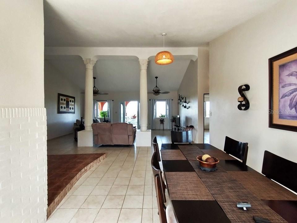 For Sale: $680,000 (3 beds, 3 baths, 2080 Square Feet)