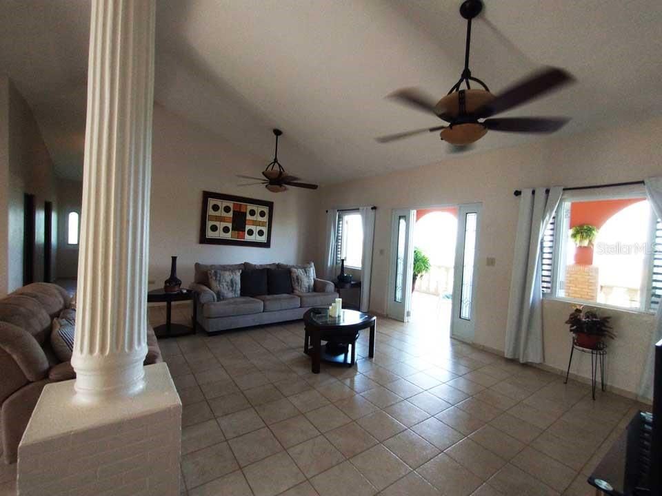 For Sale: $680,000 (3 beds, 3 baths, 2080 Square Feet)