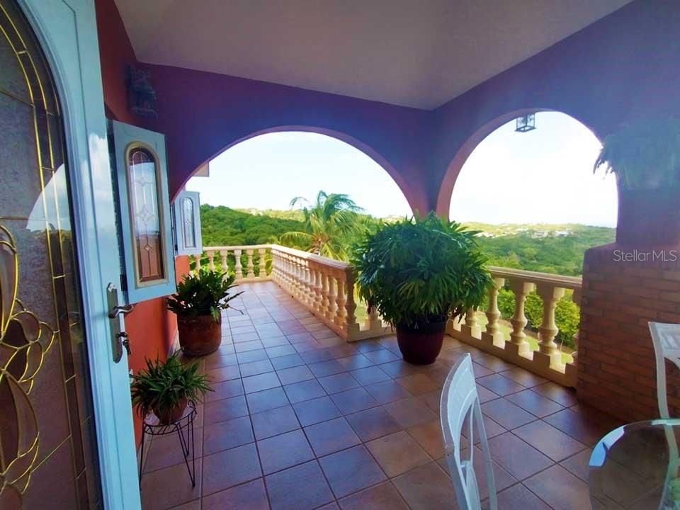 For Sale: $680,000 (3 beds, 3 baths, 2080 Square Feet)