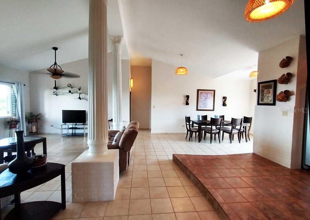 For Sale: $680,000 (3 beds, 3 baths, 2080 Square Feet)