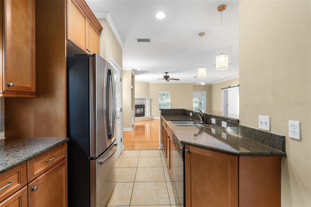 En Venta: $545,000 (3 camas, 2 baños, 2027 Pies cuadrados)