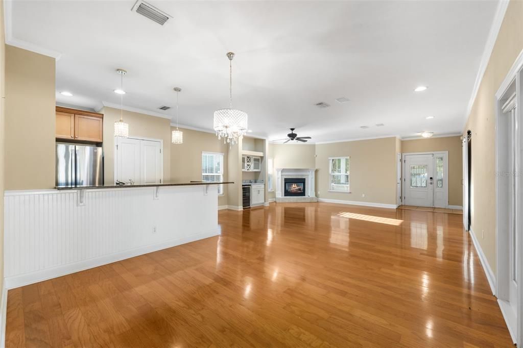 En Venta: $545,000 (3 camas, 2 baños, 2027 Pies cuadrados)