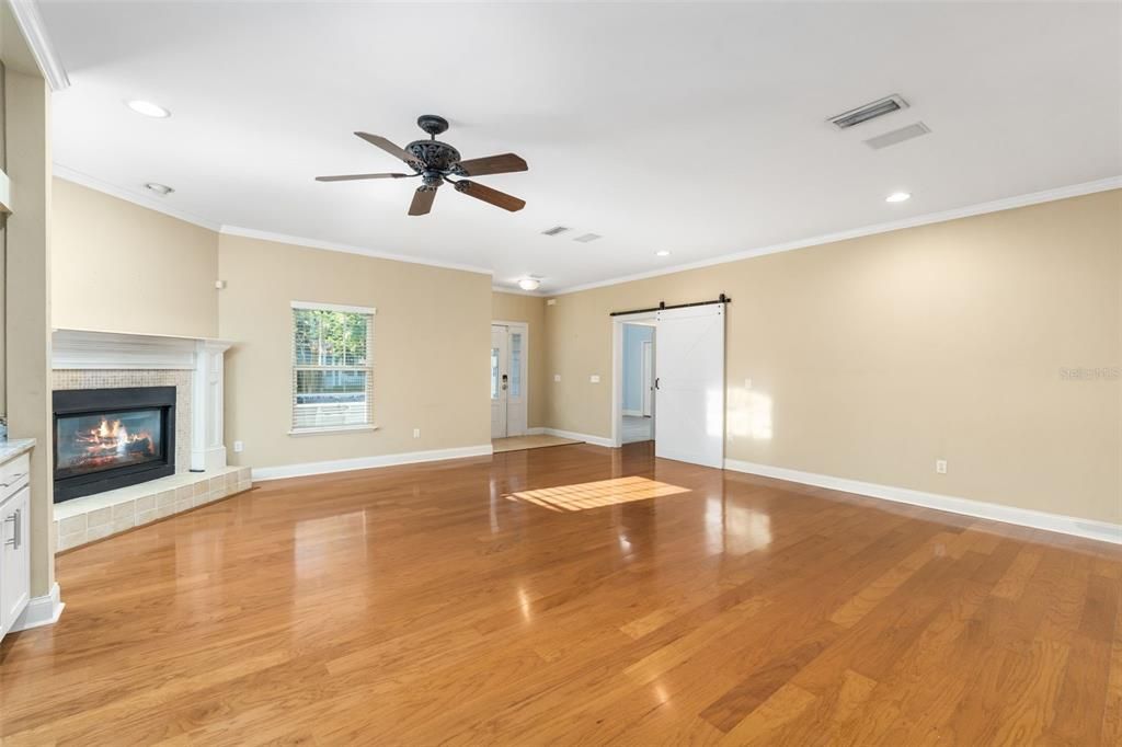 En Venta: $545,000 (3 camas, 2 baños, 2027 Pies cuadrados)