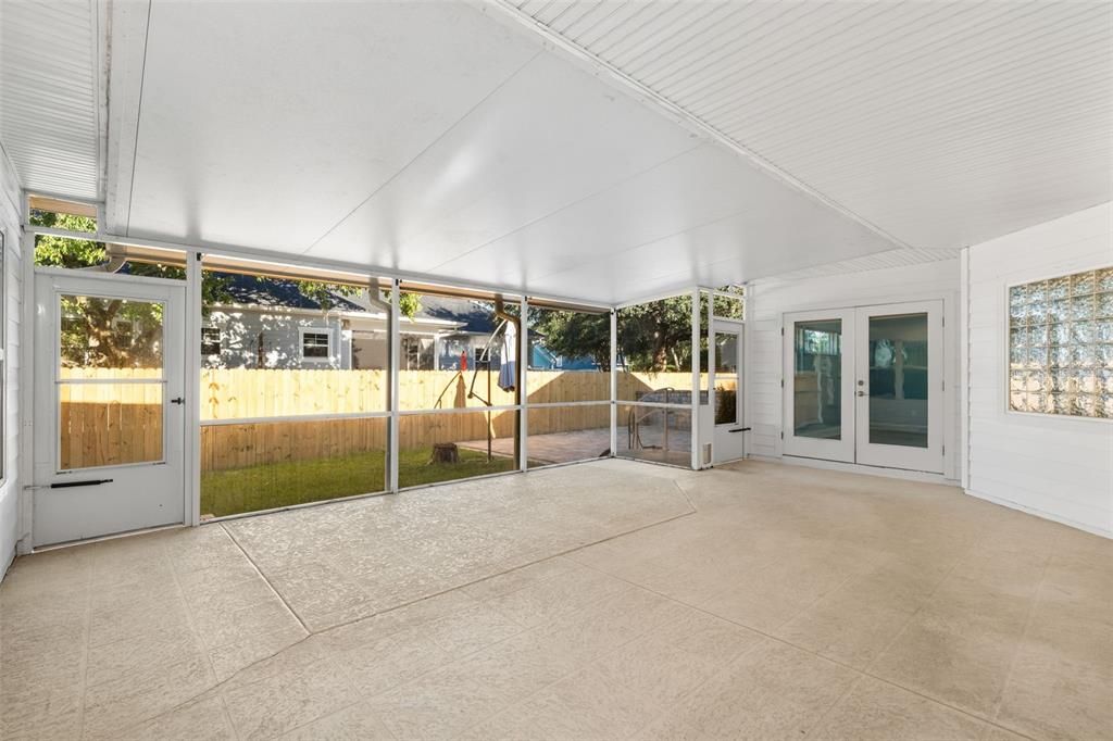 En Venta: $545,000 (3 camas, 2 baños, 2027 Pies cuadrados)