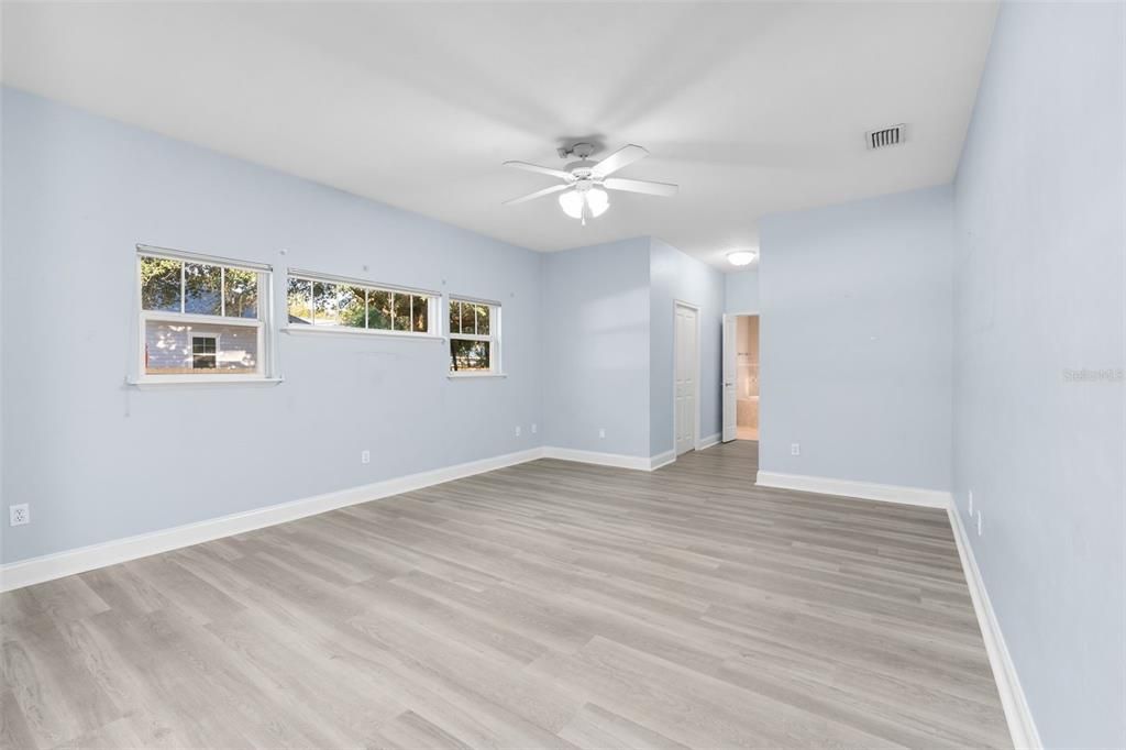 En Venta: $545,000 (3 camas, 2 baños, 2027 Pies cuadrados)