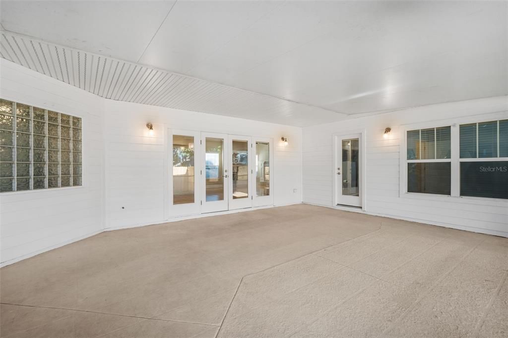 En Venta: $545,000 (3 camas, 2 baños, 2027 Pies cuadrados)