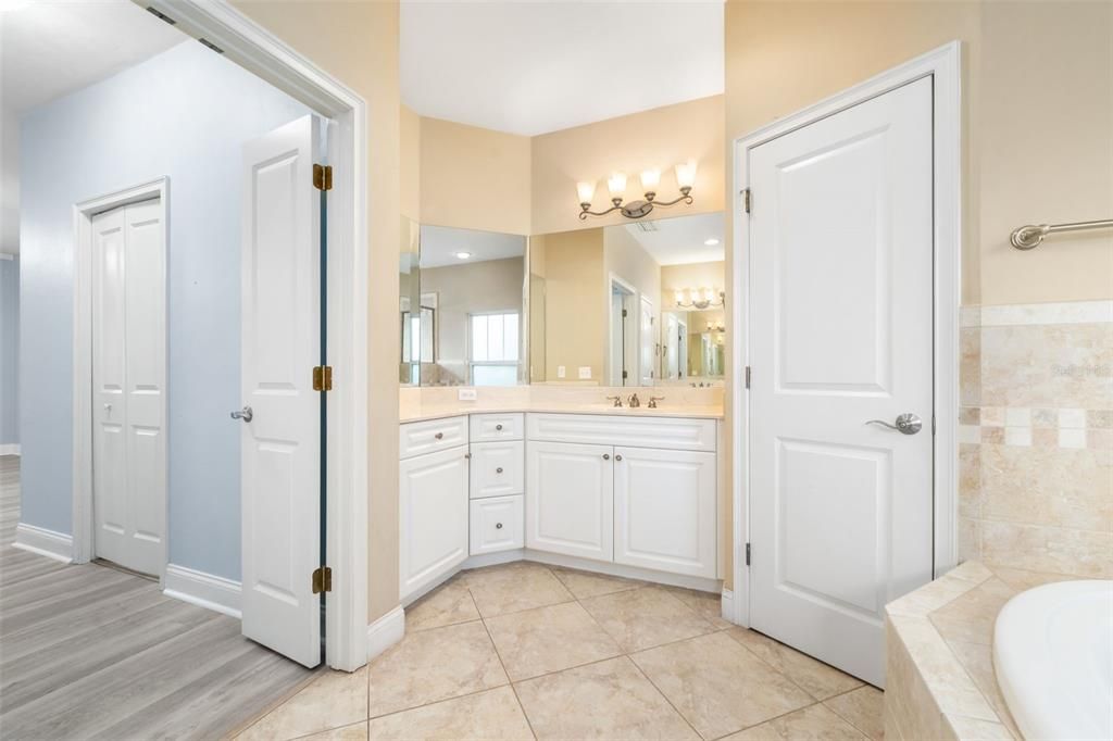 En Venta: $545,000 (3 camas, 2 baños, 2027 Pies cuadrados)