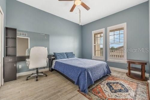 Под контрактом: $2,500 (2 спален, 2 ванн, 1435 Квадратных фут)