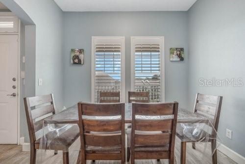 Под контрактом: $2,500 (2 спален, 2 ванн, 1435 Квадратных фут)