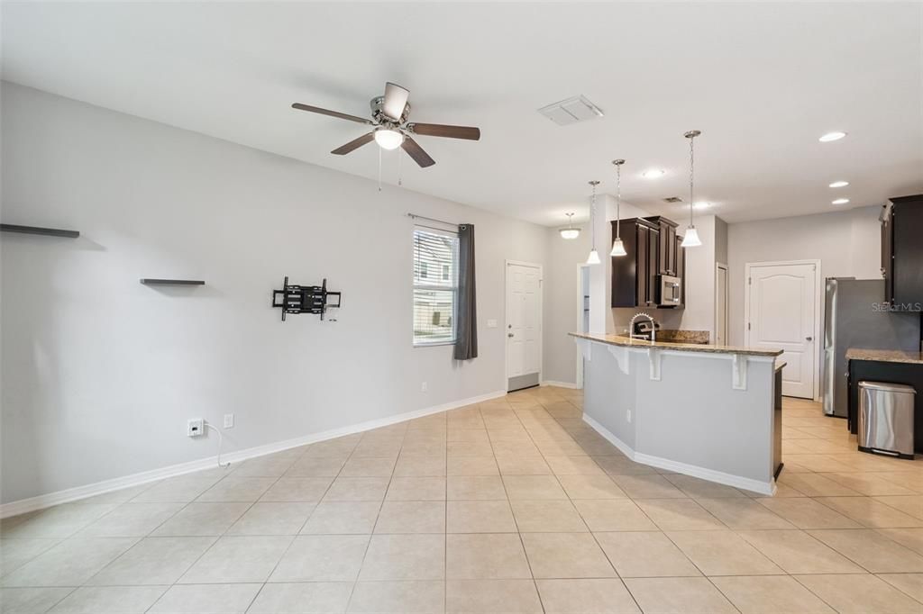 Active With Contract: $377,000 (3 beds, 2 baths, 1540 Square Feet)