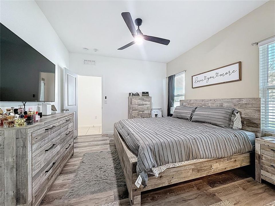 Activo con contrato: $355,000 (3 camas, 2 baños, 1330 Pies cuadrados)