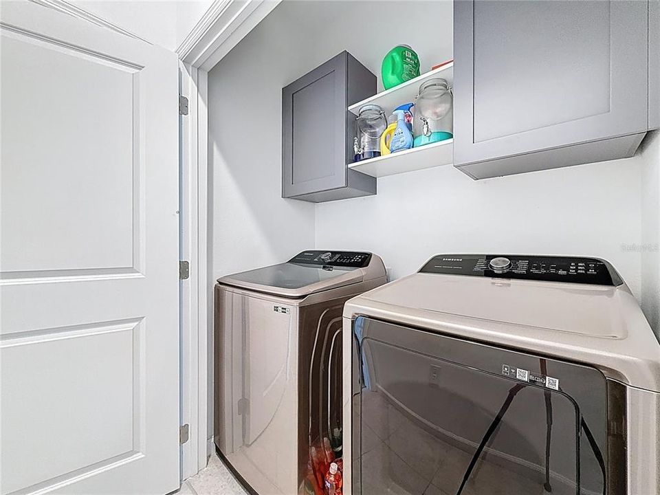 Activo con contrato: $355,000 (3 camas, 2 baños, 1330 Pies cuadrados)