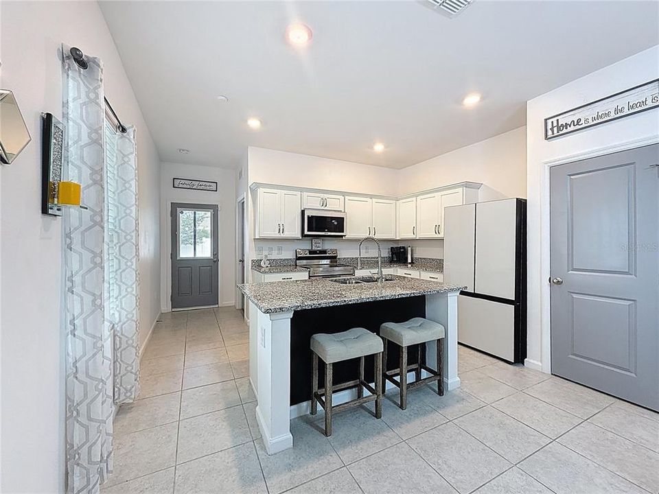 Activo con contrato: $355,000 (3 camas, 2 baños, 1330 Pies cuadrados)