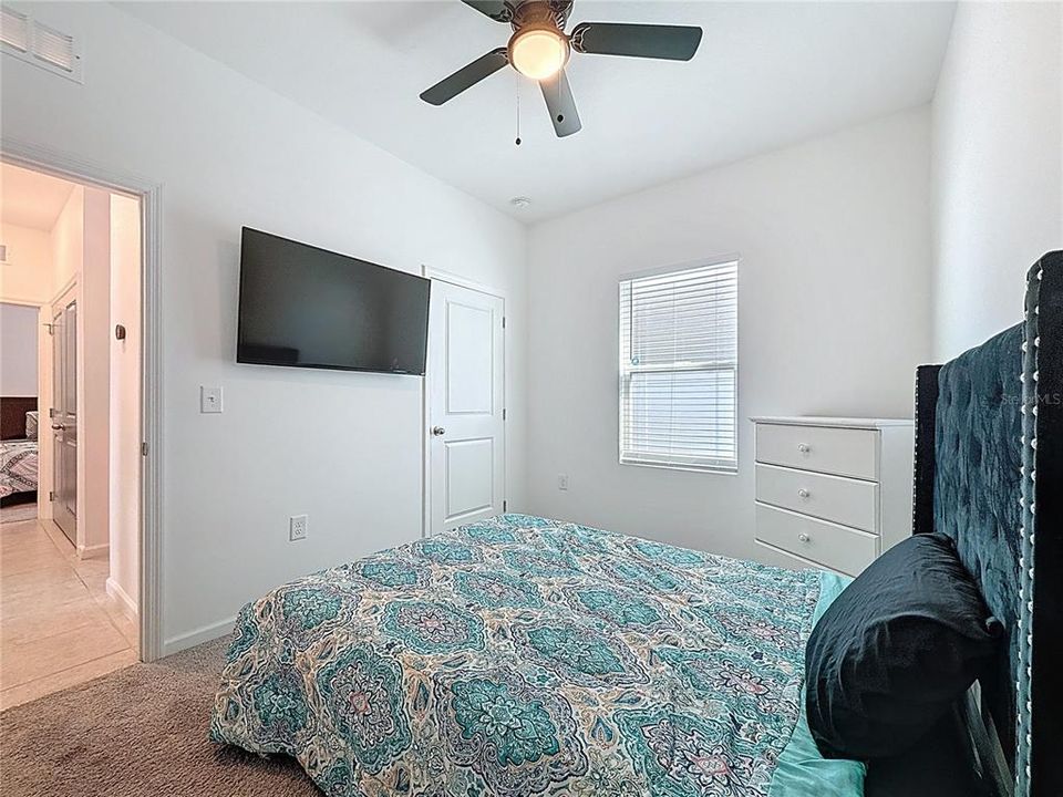 Activo con contrato: $355,000 (3 camas, 2 baños, 1330 Pies cuadrados)