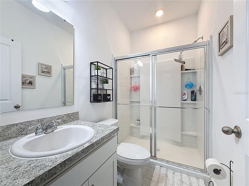 Activo con contrato: $355,000 (3 camas, 2 baños, 1330 Pies cuadrados)