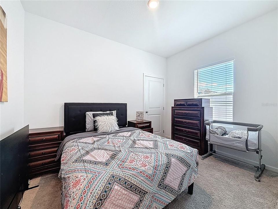 Activo con contrato: $355,000 (3 camas, 2 baños, 1330 Pies cuadrados)