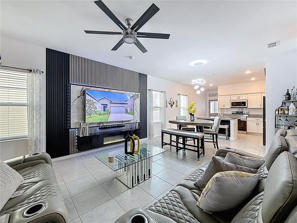 Activo con contrato: $355,000 (3 camas, 2 baños, 1330 Pies cuadrados)