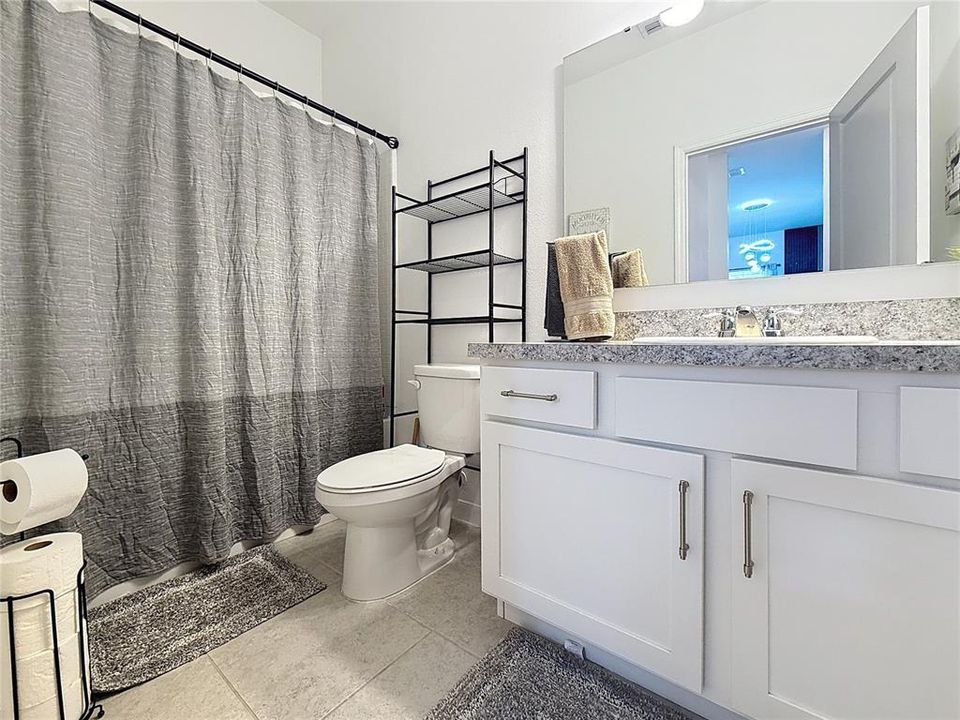 Activo con contrato: $355,000 (3 camas, 2 baños, 1330 Pies cuadrados)