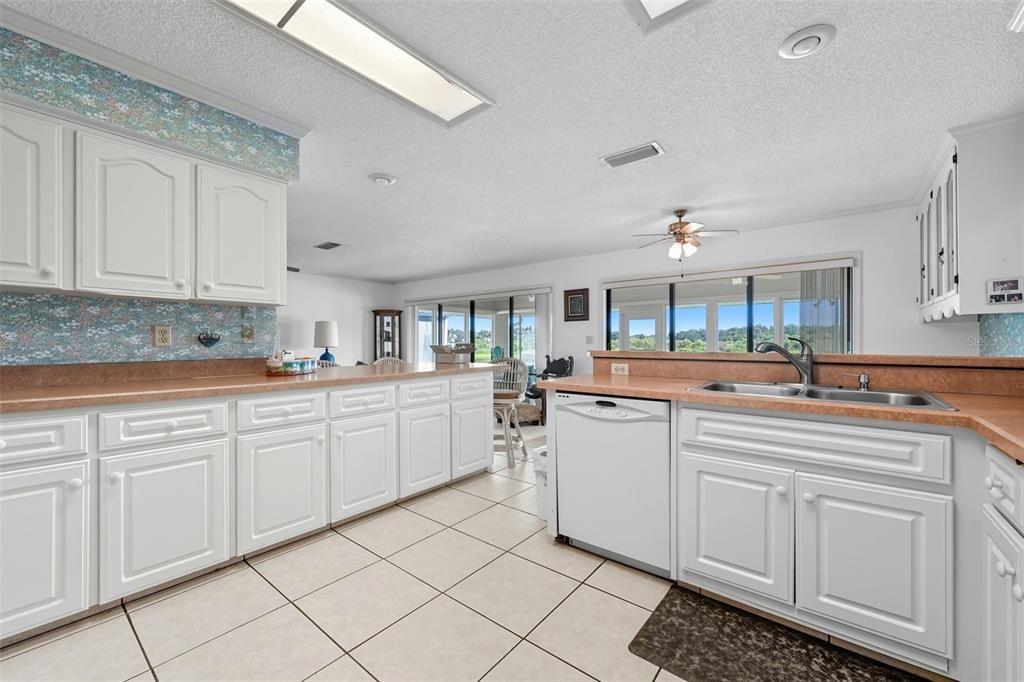 En Venta: $389,900 (2 camas, 2 baños, 2157 Pies cuadrados)