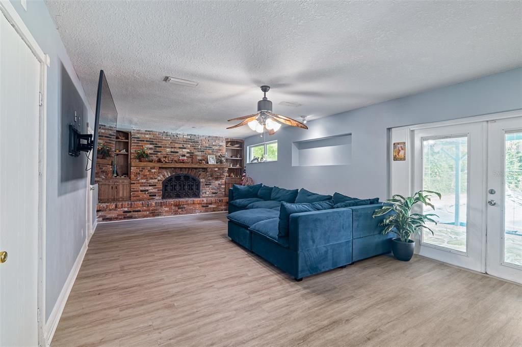 Active With Contract: $315,000 (3 beds, 2 baths, 2148 Square Feet)