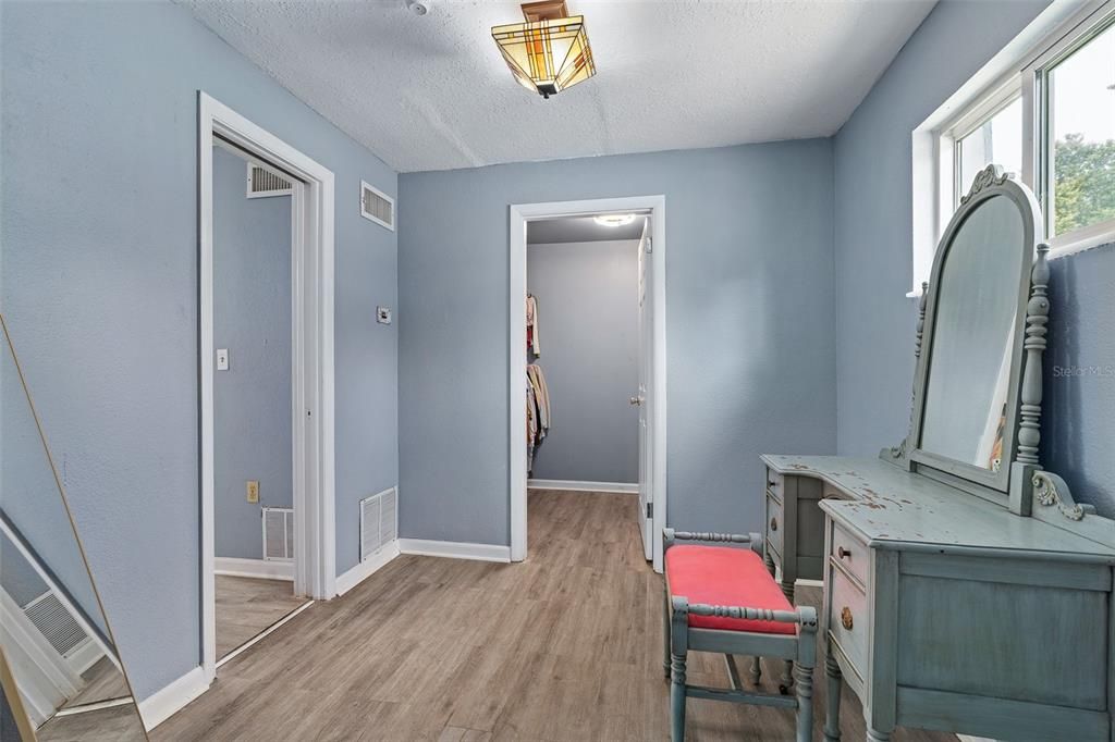 Active With Contract: $315,000 (3 beds, 2 baths, 2148 Square Feet)